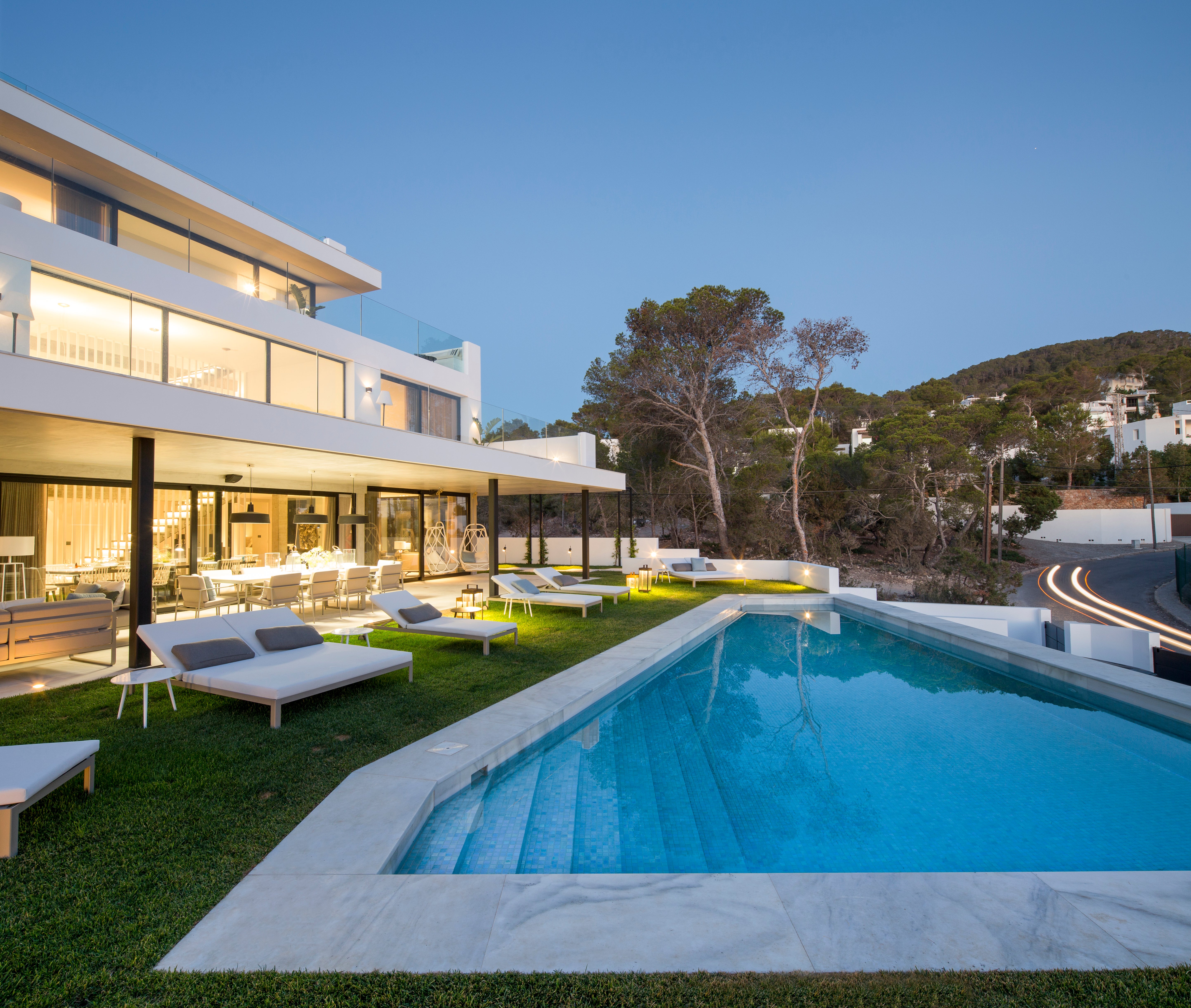 Fotos: Una interiorista vizcaína reforma el lujoso chalet de un futbolista en Ibiza