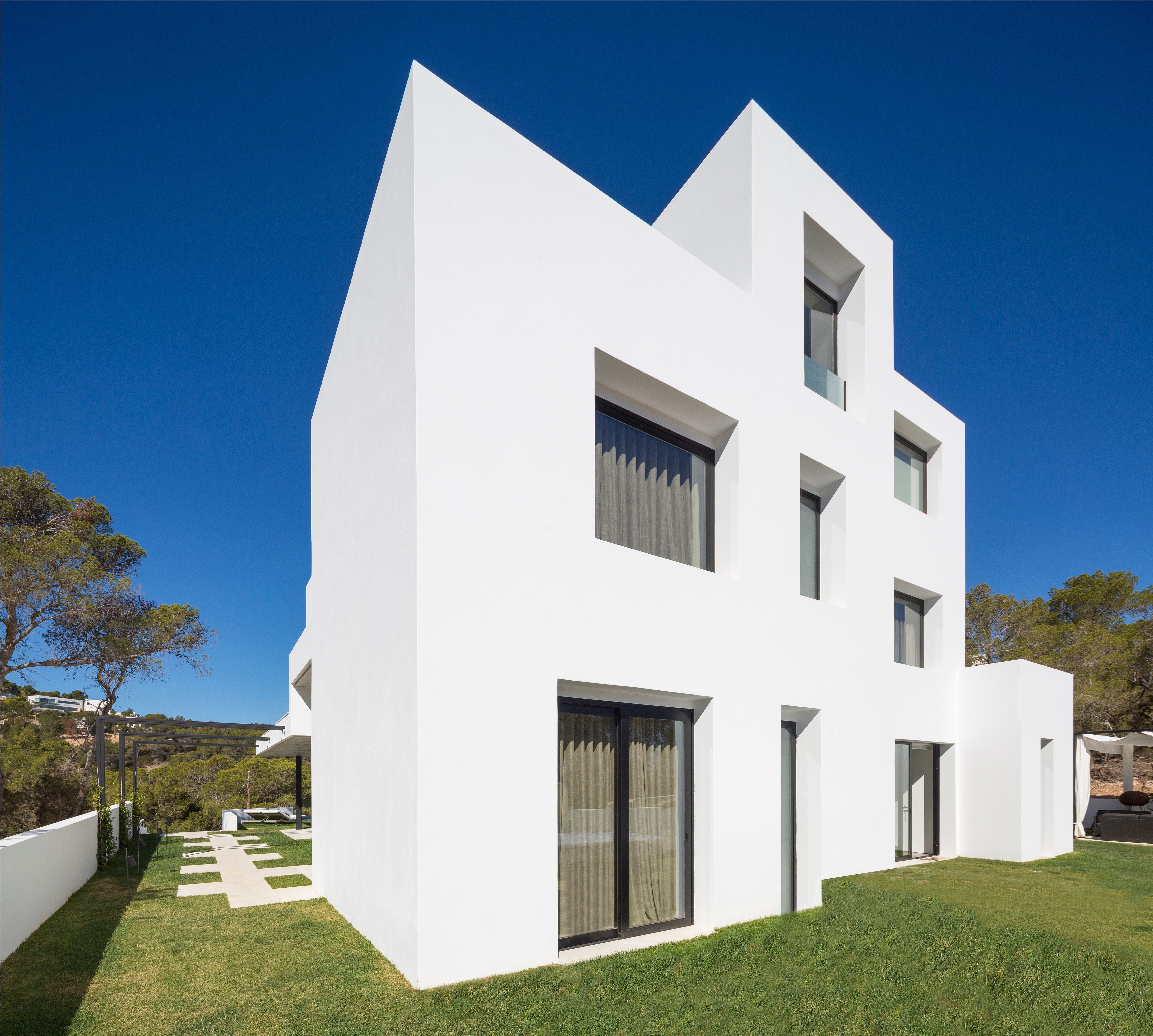 Fotos: Una interiorista vizcaína reforma el lujoso chalet de un futbolista en Ibiza