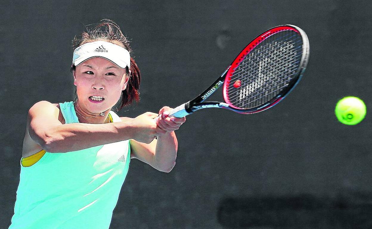 Peng Shuai entrena en Melbourne en el transcurso de un Abierto de Australia. 