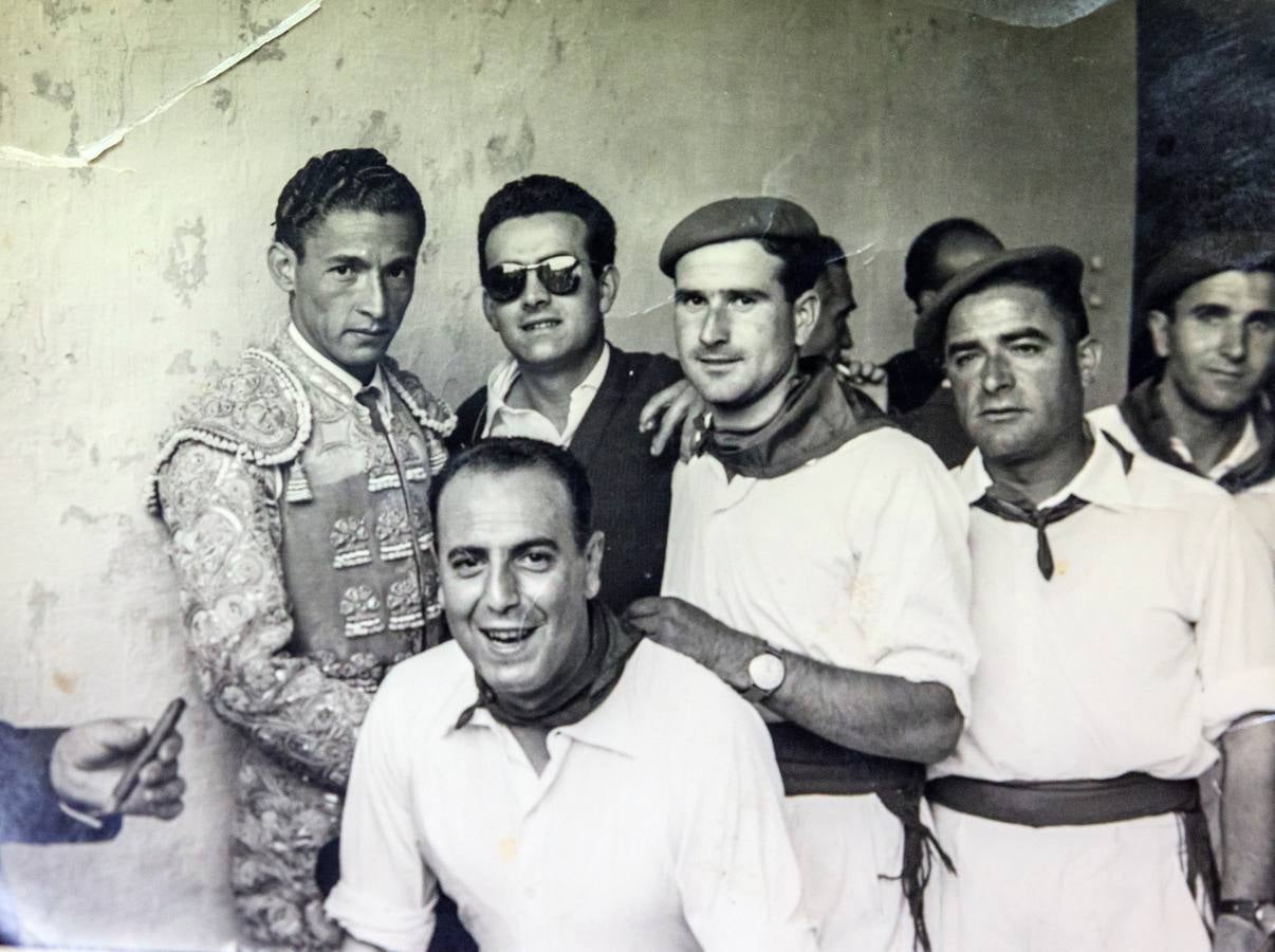 Ignacio, de mulillero, en la plaza de toros de Vitoria.