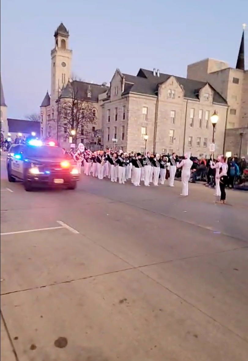 Fotos: Tragedia en Wisconsin: al menos cinco muertos y más de 40 heridos al abalanzarse un coche contra un desfile navideño