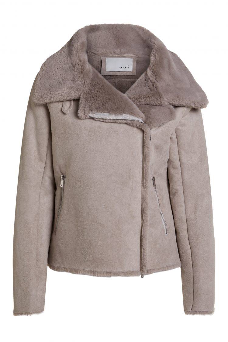 Frente al frío, una buena chaqueta que abrigue. Esta calentita pelliza gris está disponible en la tienda bilbaína Ruiz, situada en la calle Licenciado Poza número 51. Cuesta 259,95 euros.