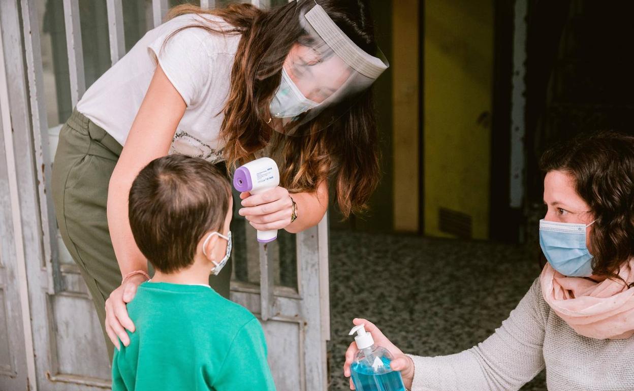 La incidencia del covid se mantiene estable en los colegios vascos con 108 clases confinadas