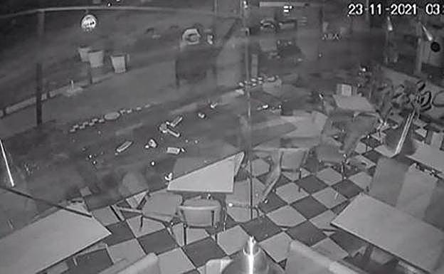 Temporal por la dana: El impresionante tornado de la dana grabado por las cámaras de una gasolinera de Alicante