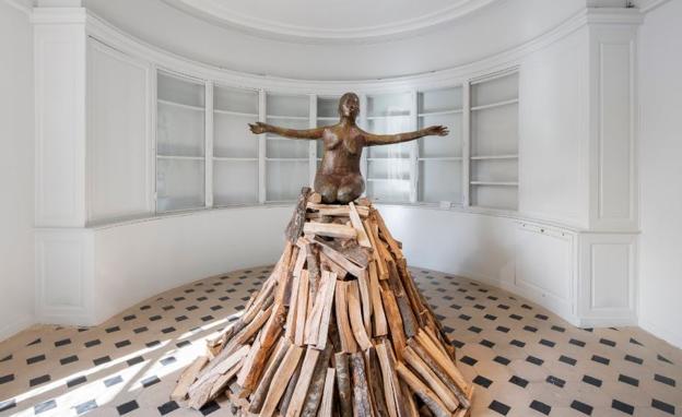 'Women on pyres', de Kiki Smith.