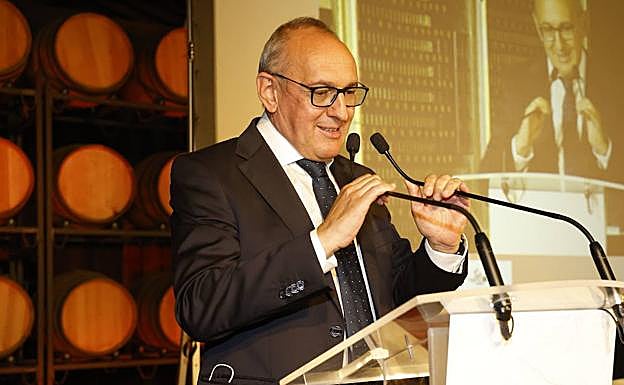 El diputado general de Álava se alegra del diálogo y los alcaldes callan