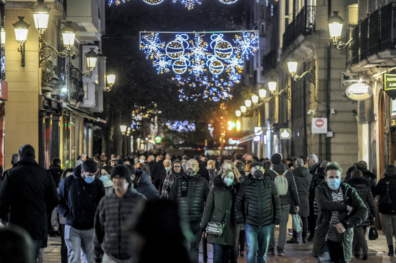 Fotos: Vitoria ya disfruta de su alumbrado navideño