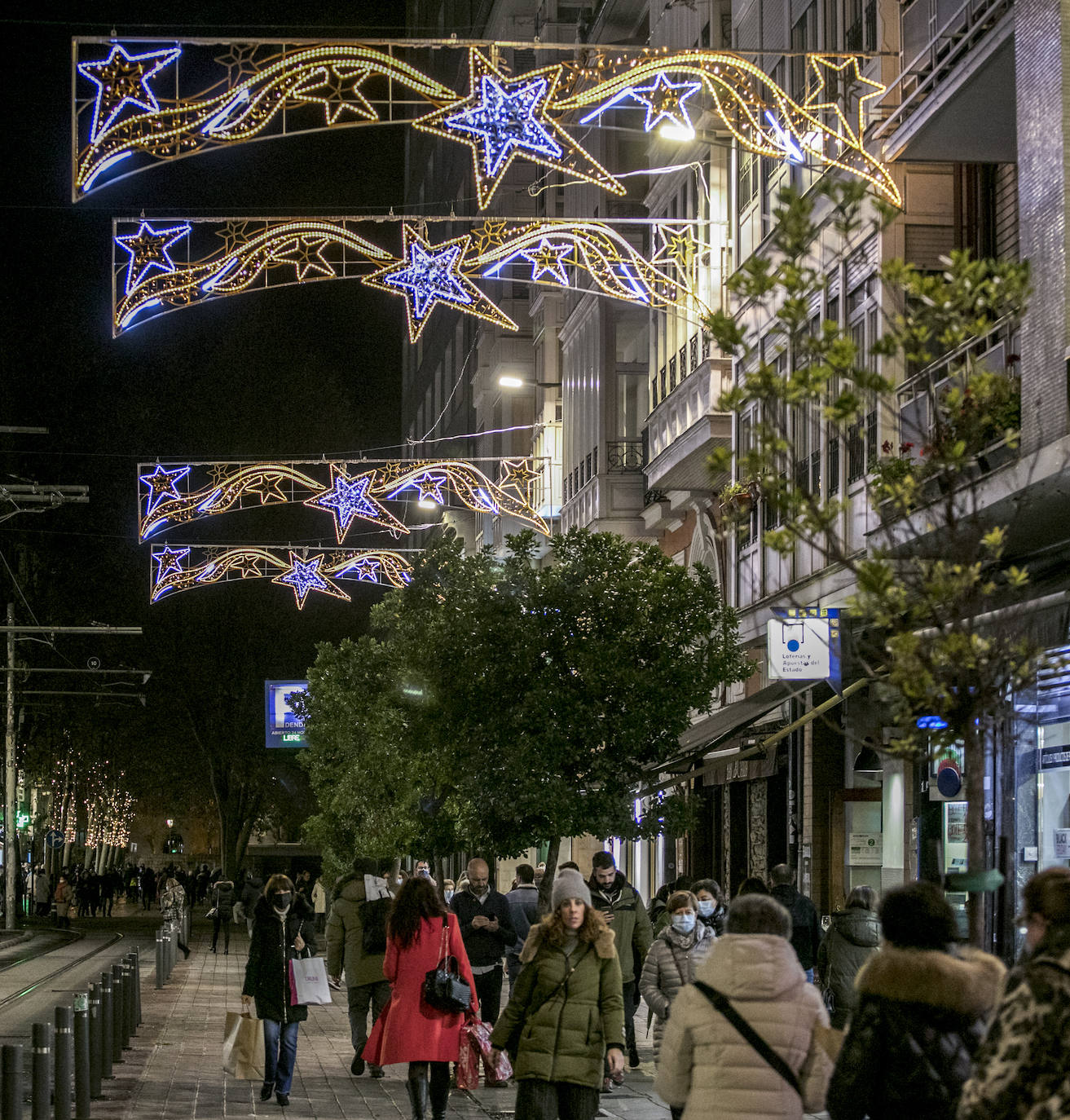 Fotos: Vitoria ya disfruta de su alumbrado navideño