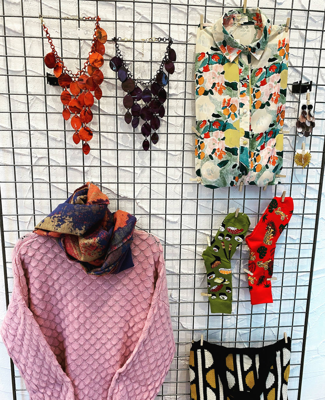 Fotos: La tienda de esta argentina llega al centro de Bilbao con muchos cuadros, rayas y jerséis de colores