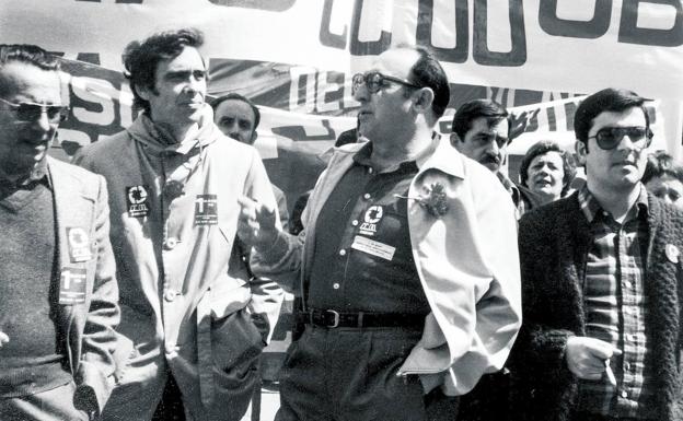 Francisco Molina tomó esta imagen en Vitoria a mediados de los 70. No se perdía una manifestación por el 1 de mayo. 