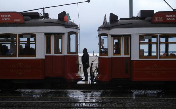 Cerrojazo en Portugal tras la Navidad, con teletrabajo obligatorio y cierre de escuelas