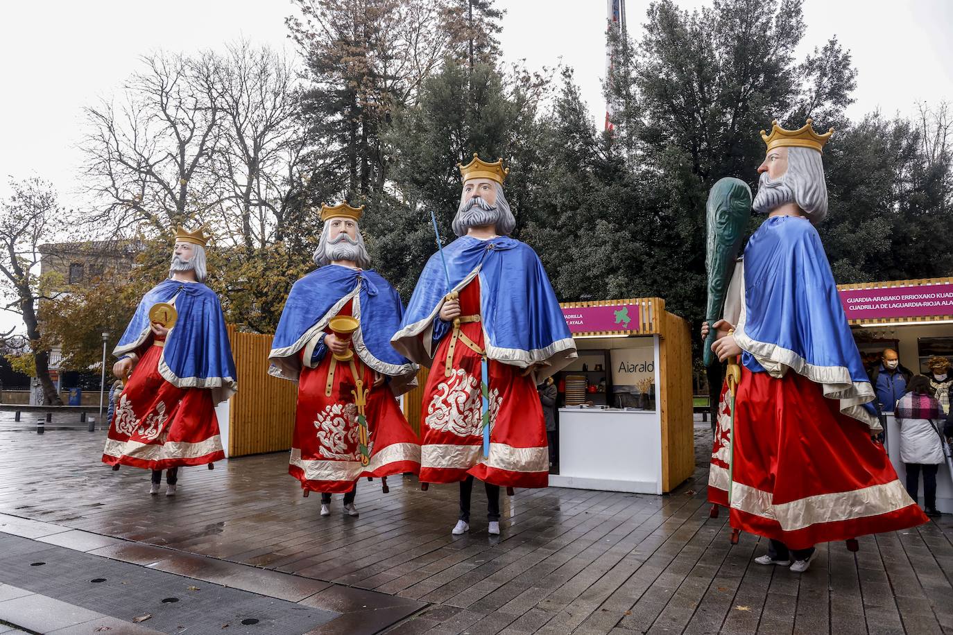 Fotos: Las Juntas Generales abren sus puertas sin rendijas para el virus