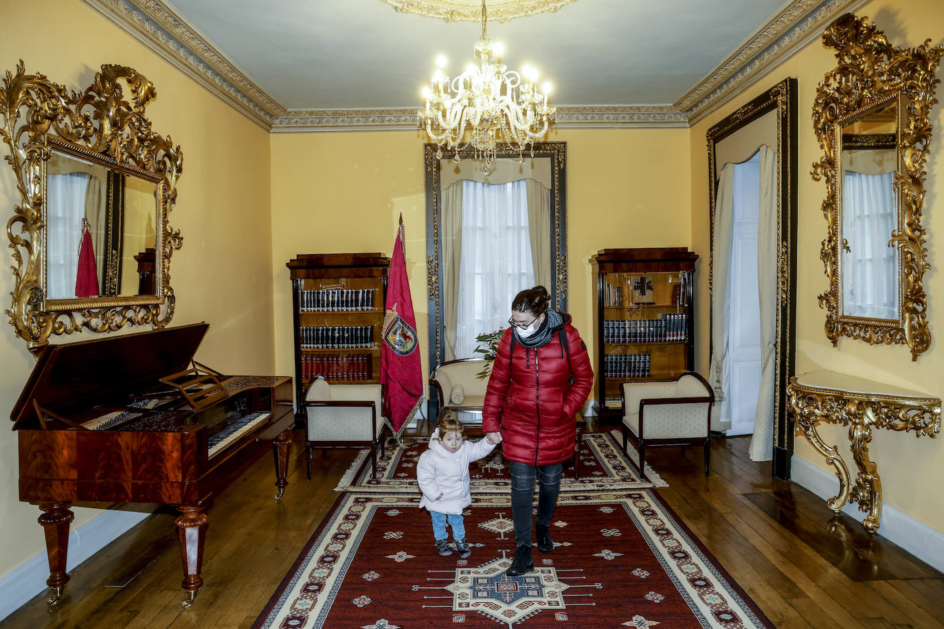 Fotos: Las Juntas Generales abren sus puertas sin rendijas para el virus