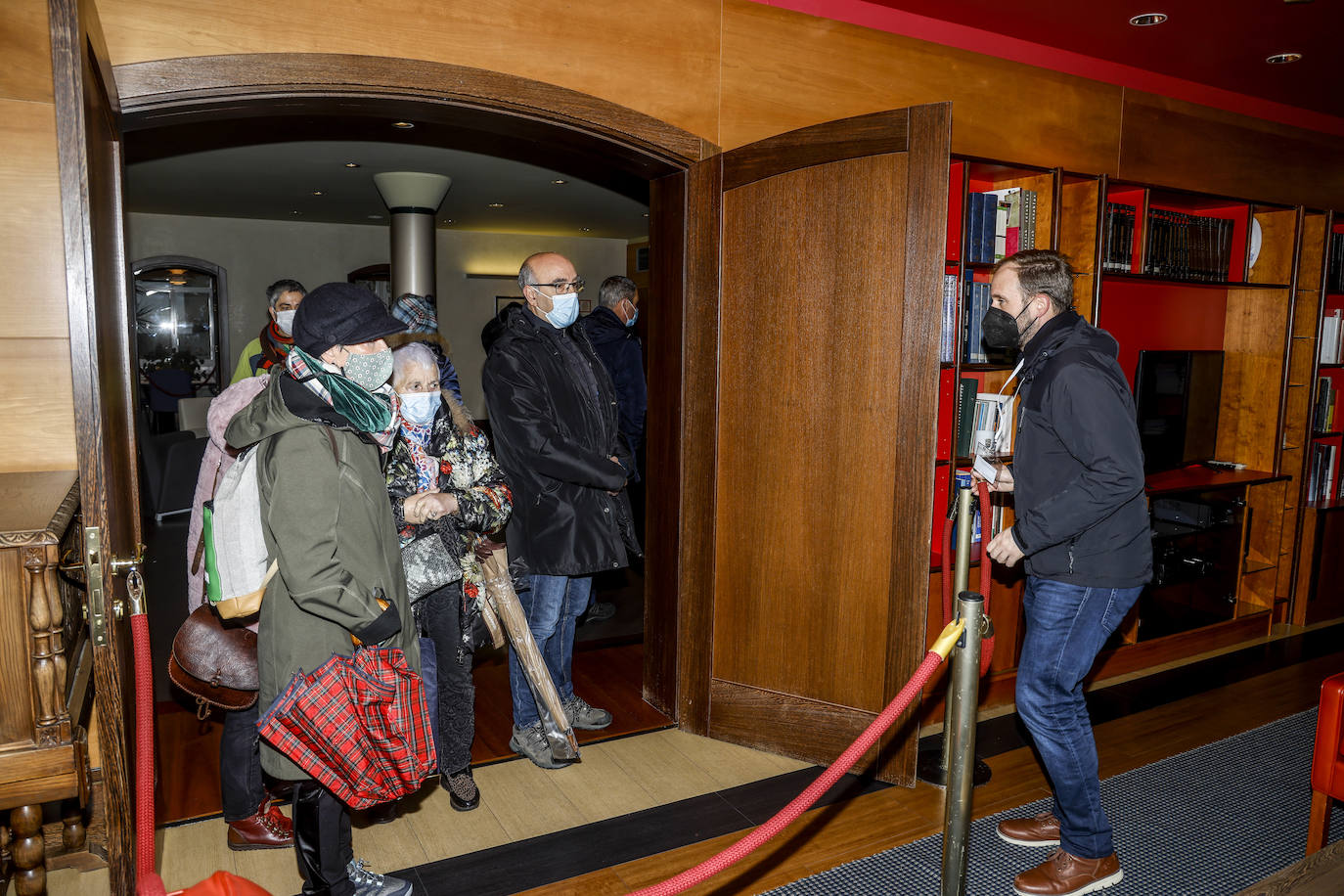 Fotos: Las Juntas Generales abren sus puertas sin rendijas para el virus