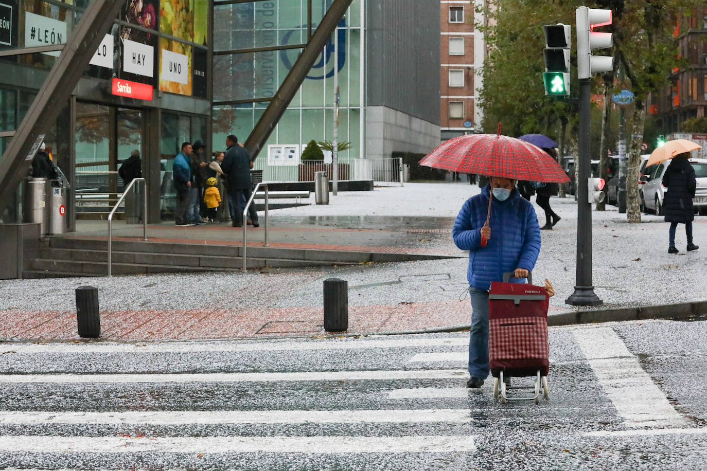 Granizada en Sarriko junto a la estación de metro.