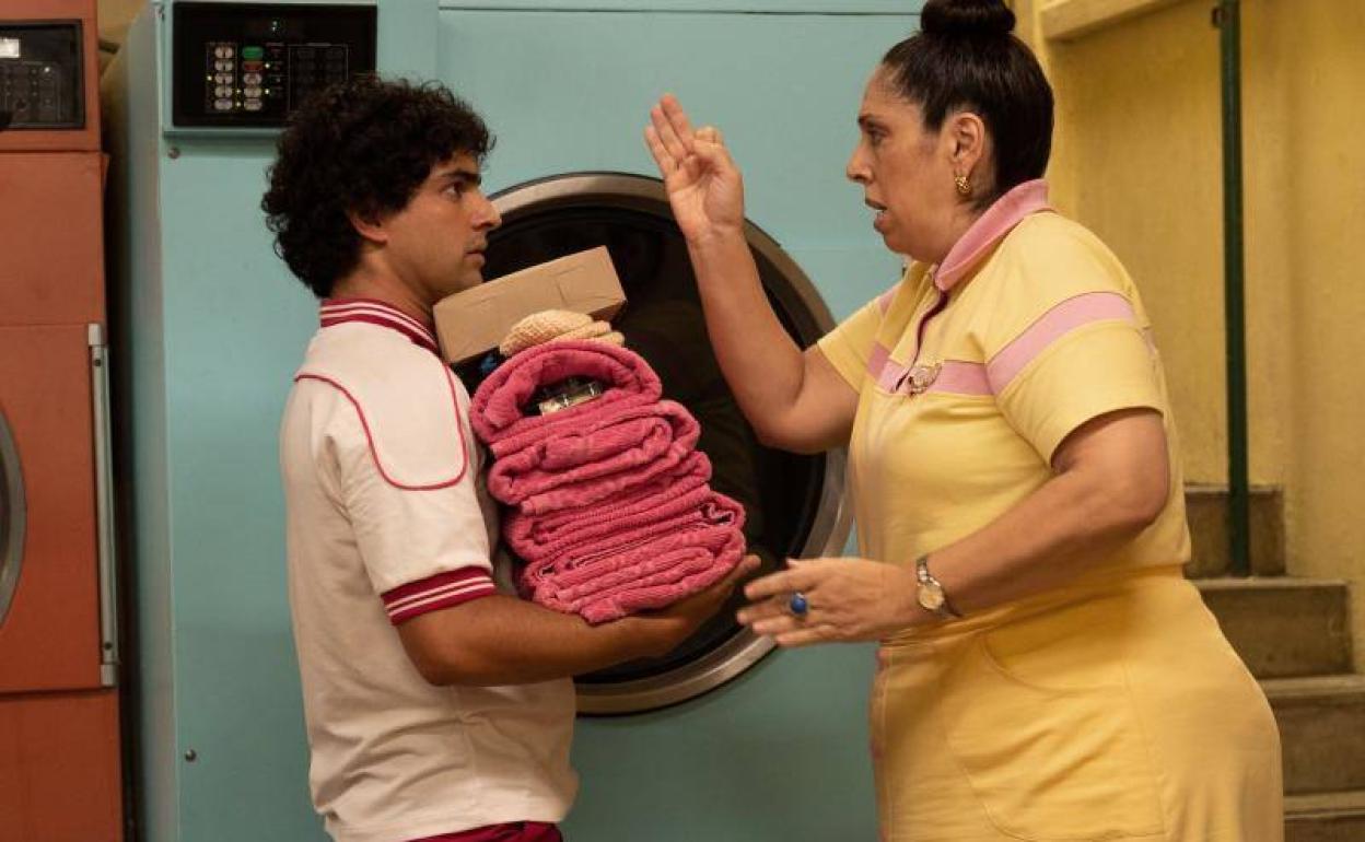 Regina Orozco 'Acapulco' telesailean.