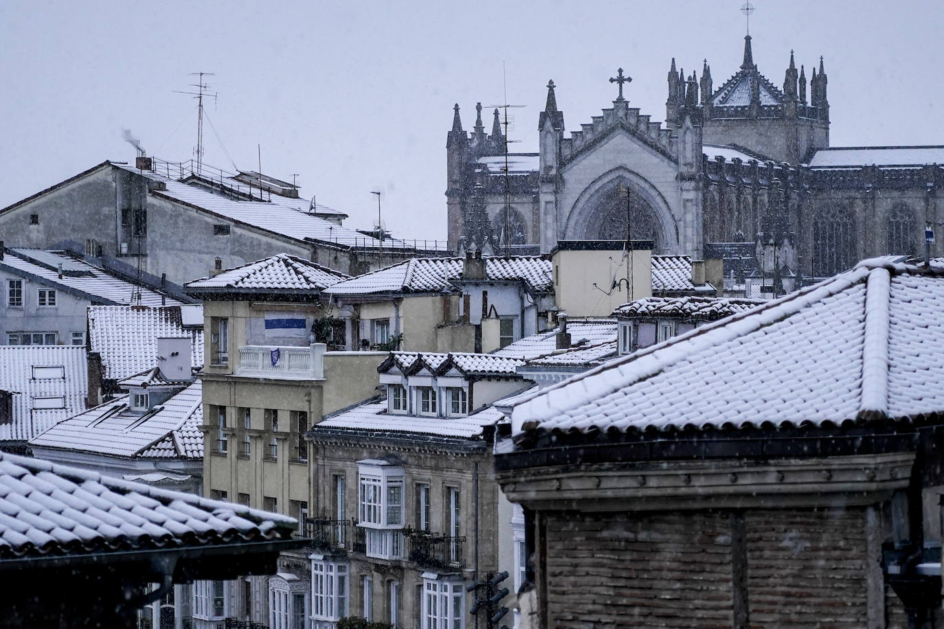 Fotos: La nieve complica el domingo en Vitoria y Álava