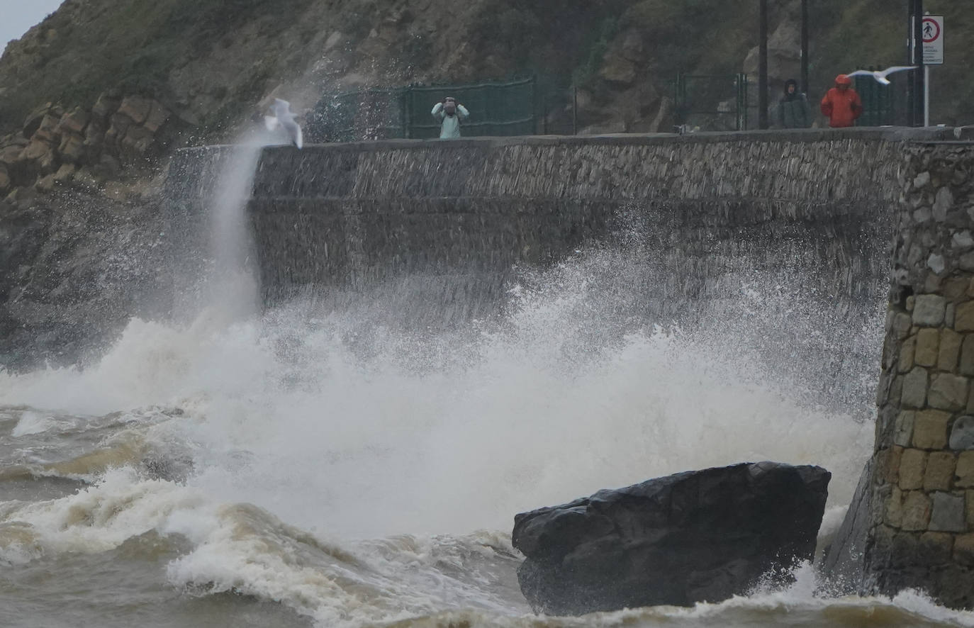 Fuerte viento en Ereaga y el Puerto Viejo de Algorta.