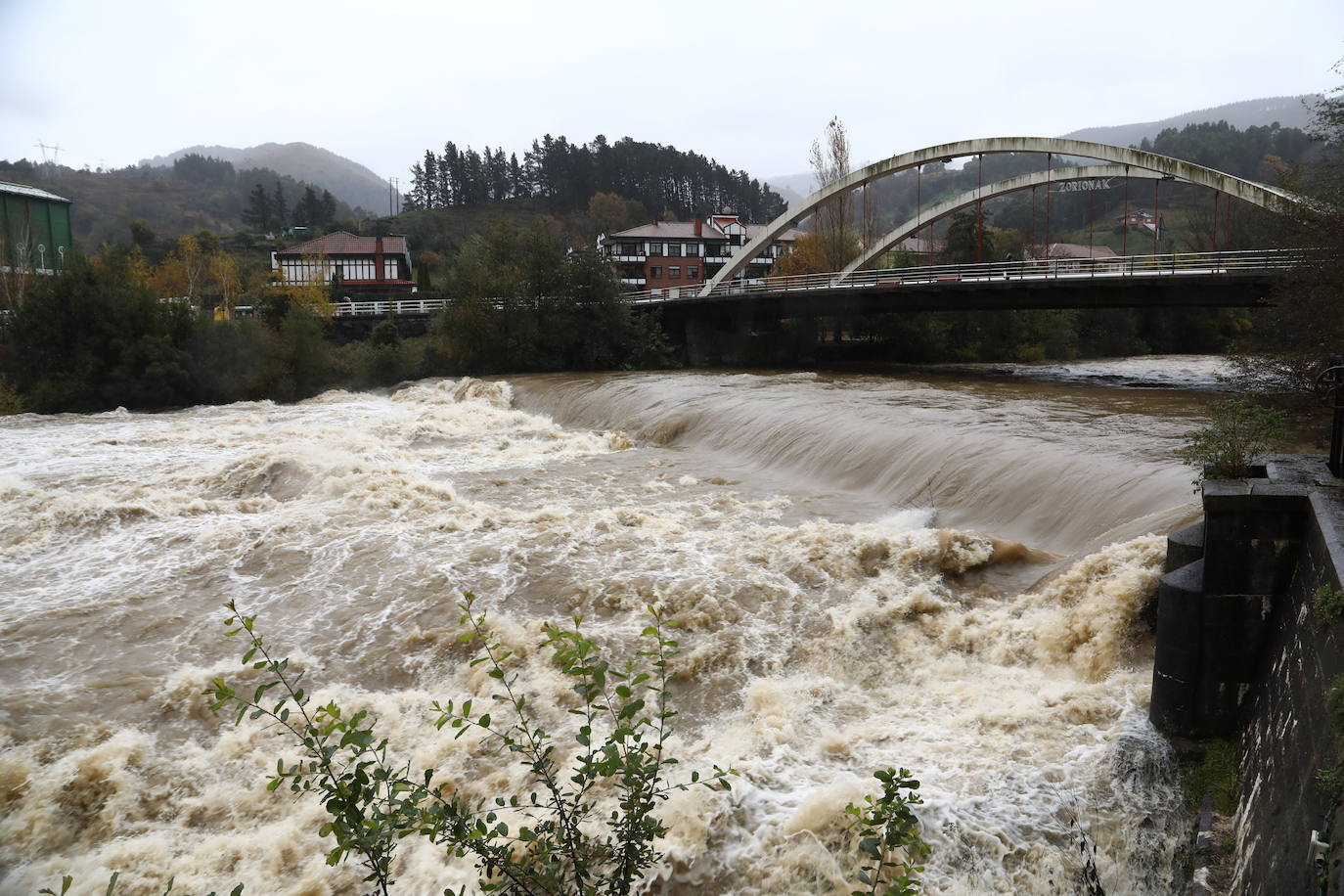 Río Cadagua a la altura de Alonsotegi.