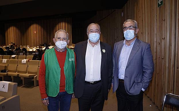 Koldo Palacios, Patxi Ormazabal y Pedro Mari Olaeta durante en el congreso en el Europa. 