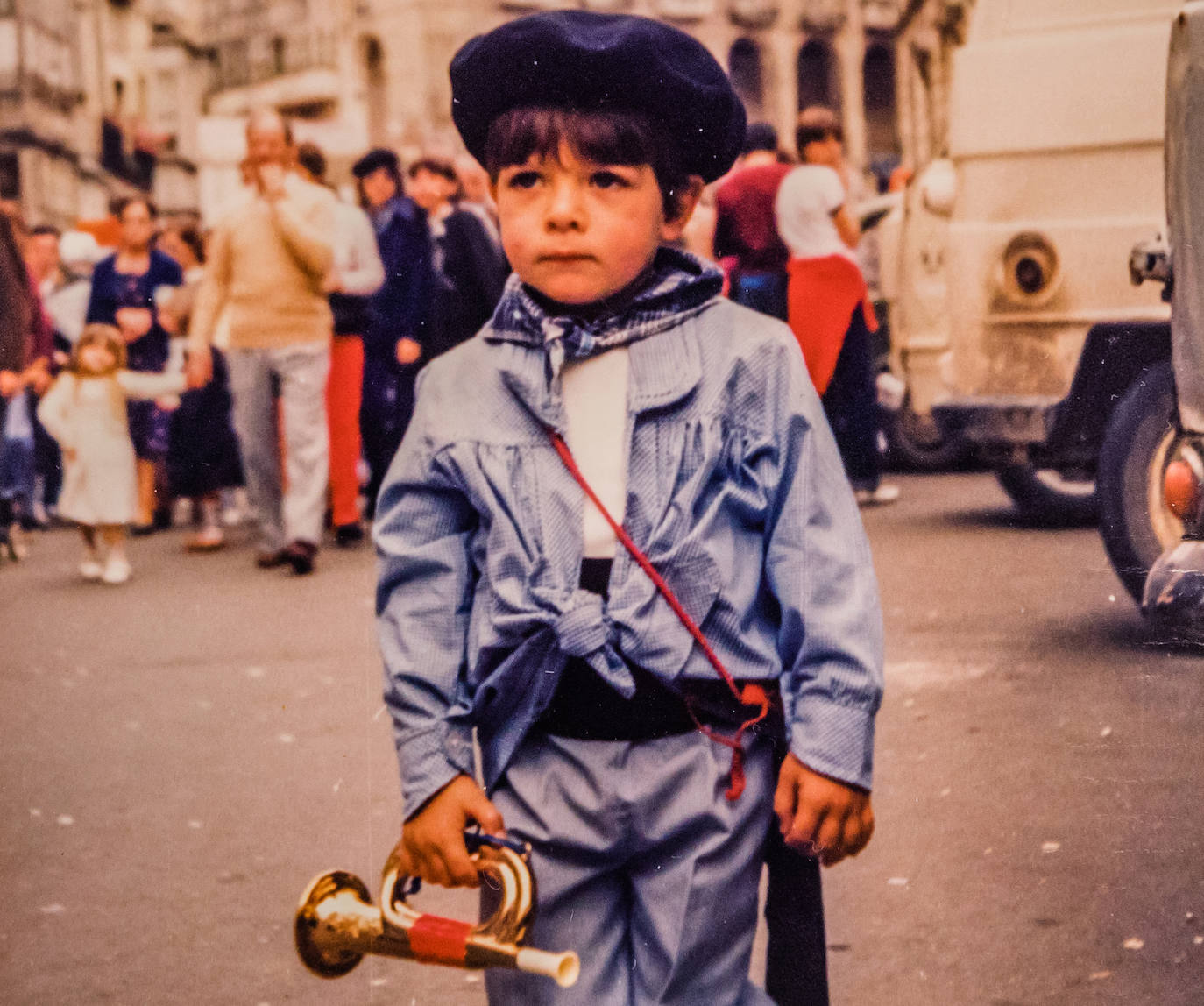 Manuel Rabasco, hermano de Roberto, vestido de blusa durante las fiestas de La Blanca.