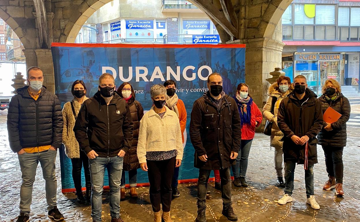 Durangoko Azokan errespetuz jokatzeko deia egin dute astearte goizean Udalak eta Gerediagak 