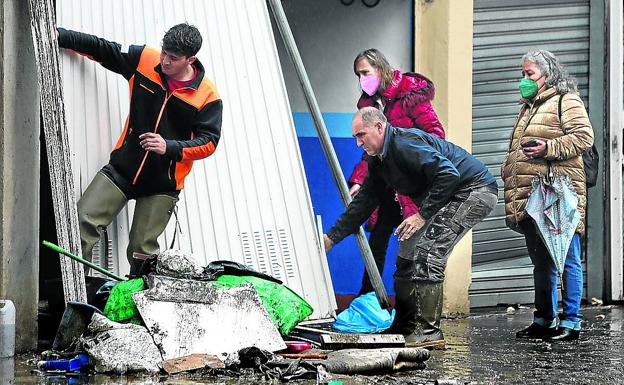 El encauzamiento del Nervión no pudo con la riada en Basauri