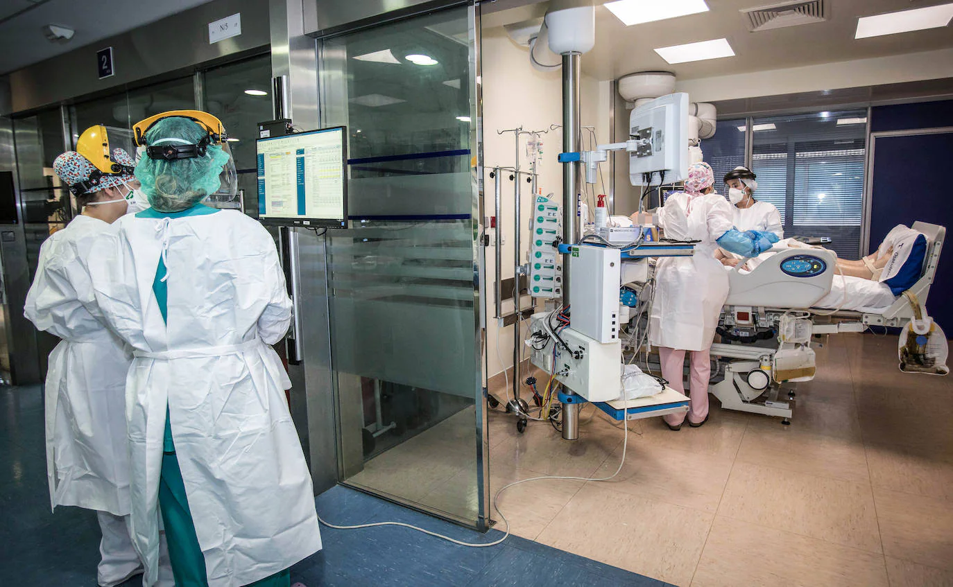 Osakidetza comienza a aplazar cirugías no urgentes para hacer frente al incremento de hospitalizaciones por covid