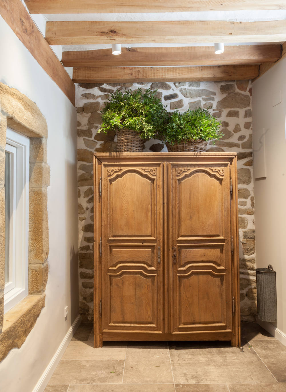 Fotos: La sorprendente reforma de una casa del siglo XVIII en Bizkaia: con patio interior y ático independiente