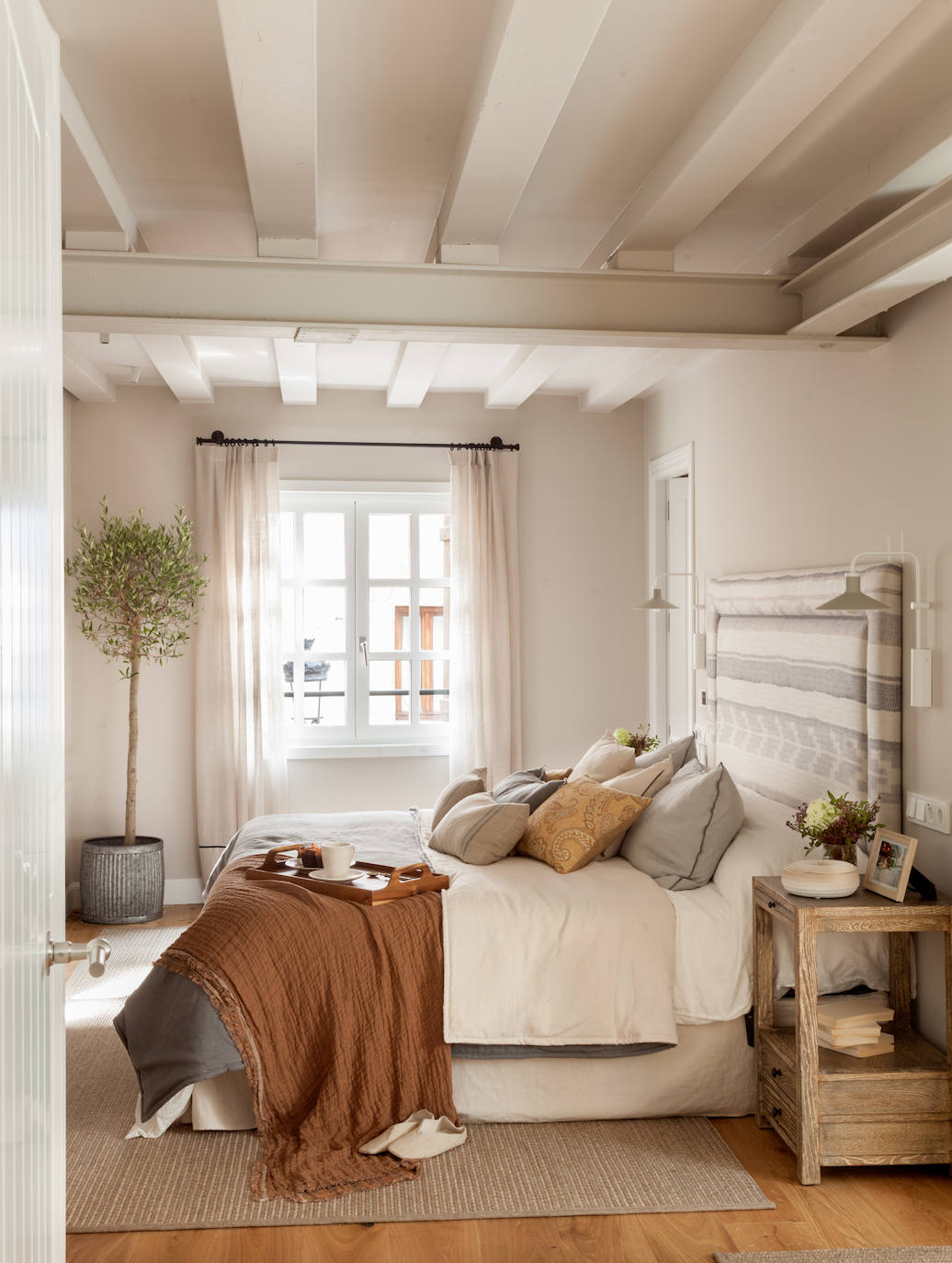 Fotos: La sorprendente reforma de una casa del siglo XVIII en Bizkaia: con patio interior y ático independiente