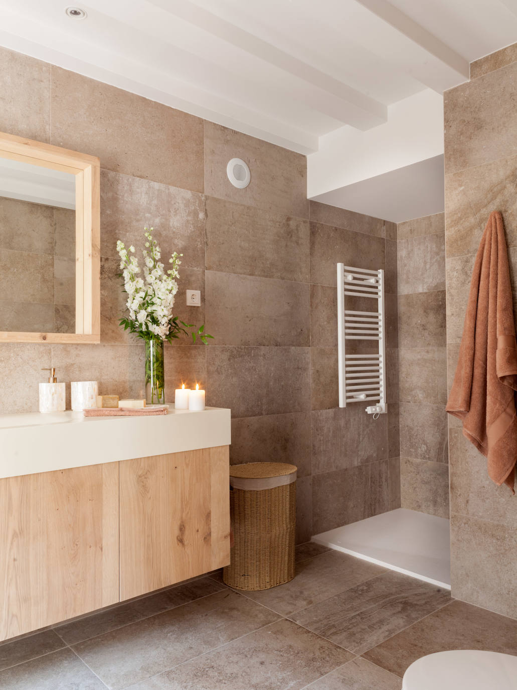 Fotos: La sorprendente reforma de una casa del siglo XVIII en Bizkaia: con patio interior y ático independiente