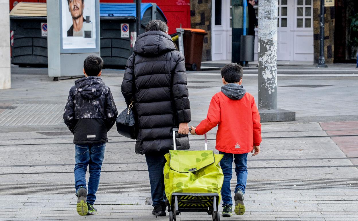 Aumentan a 205 las aulas cerradas por el coronavirus en Euskadi