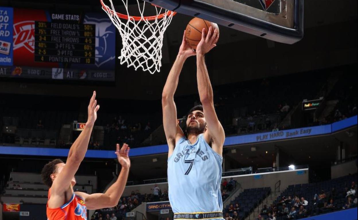 Aldama hizo un doble-doble en 28 minutos