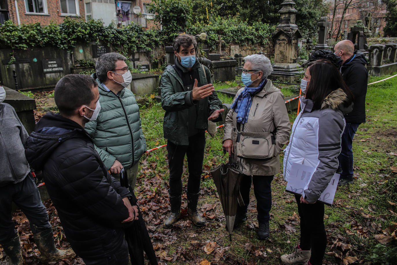 Fotos: Comienza la exhumación de 60 víctimas de la Guerra Civil en el cementerio de Begoña