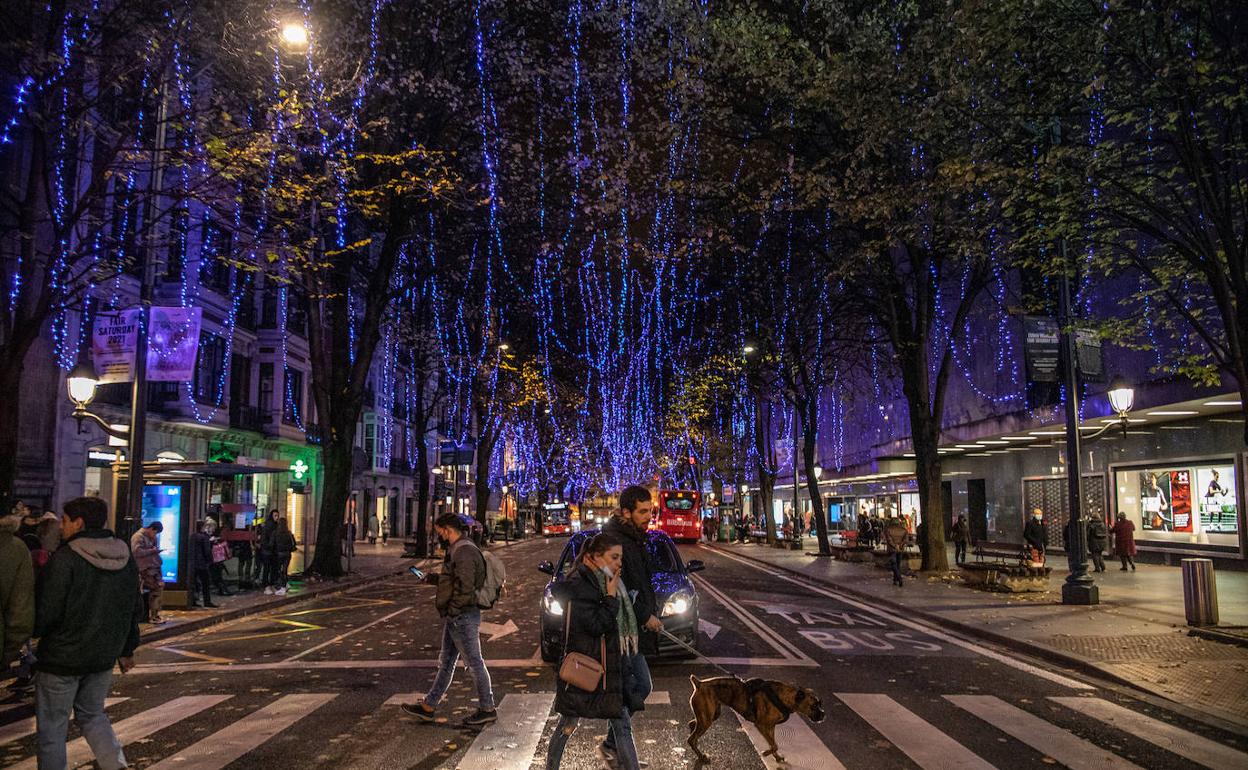 Luces de Navidad en la Gran Vía de Bilbao. 