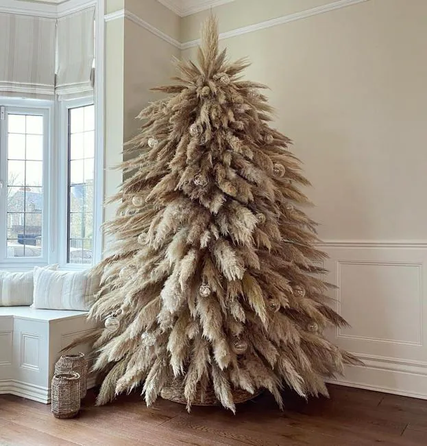 Cómo decorar un árbol de navidad 2021: Huye del espumillón: las ideas más  originales de los interioristas vizcaínos para montar el árbol de Navidad
