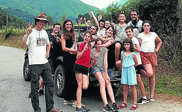 El equipo. Paxkal Irigoyen y Maia Iribarne dirigieron el rodaje.