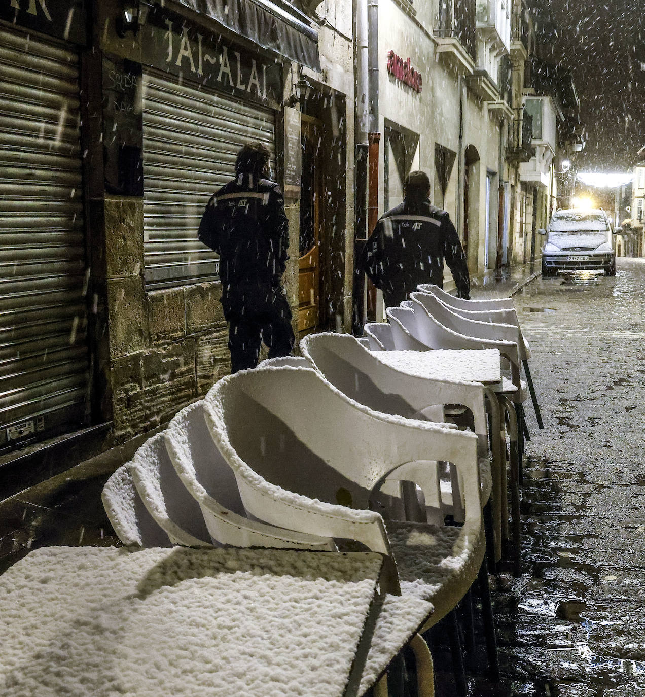 Fotos: La nieve cubre Álava de blanco