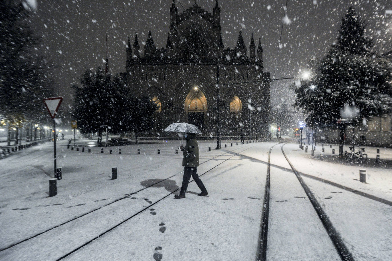 Fotos: La nieve cubre Álava de blanco