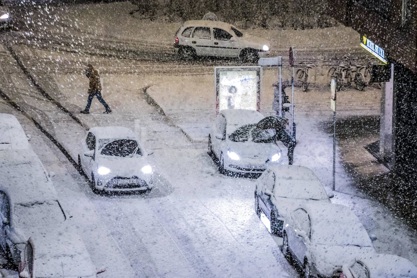 Fotos: La nieve cubre Álava de blanco