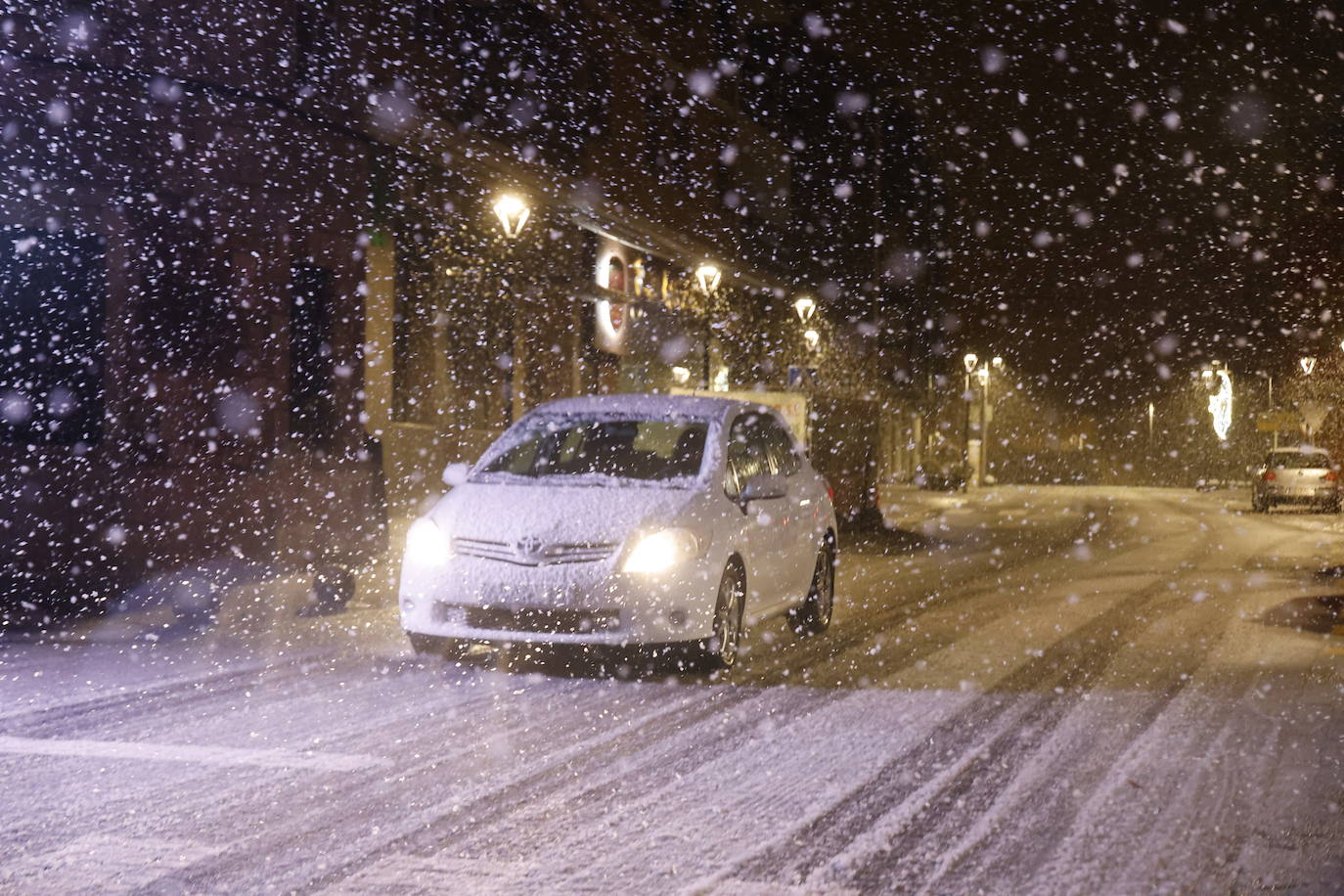 Fotos: La nieve cubre Álava de blanco