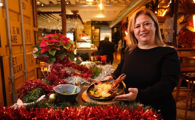 Rosa María Villarroel, con el bogavante Thermidor en La Kobatxa, en Vitoria