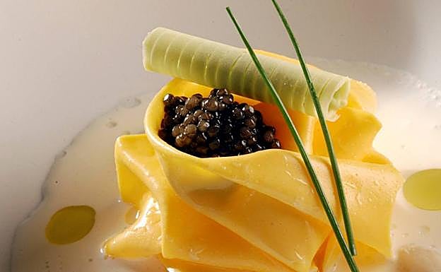 Caviar sobre puré de coliflor.