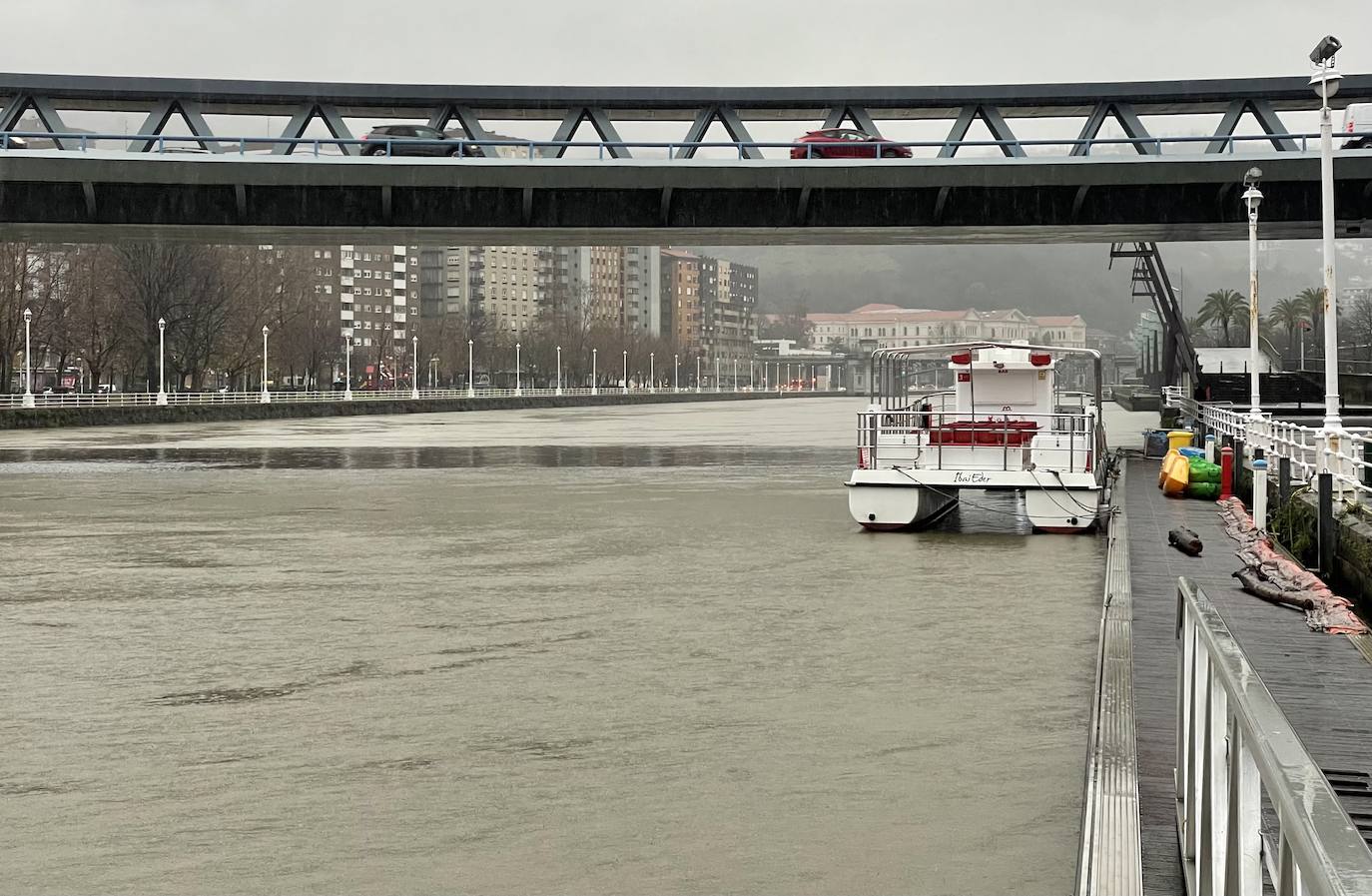 La ría a su paso por Bilbao.