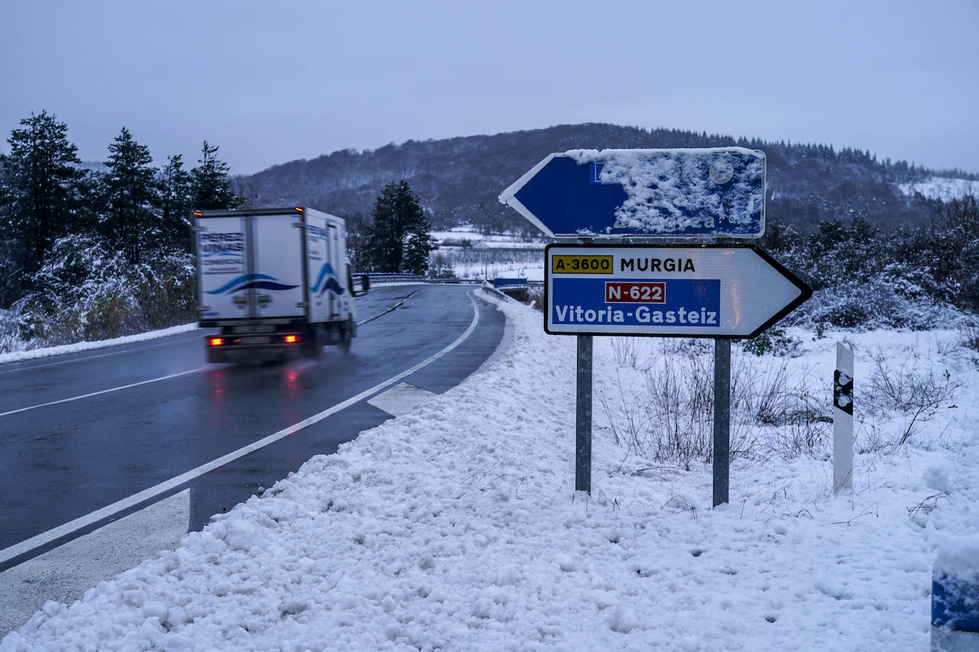 Fotos: Álava, en alerta por la lluvia, la nieve y un Zadorra desbocado