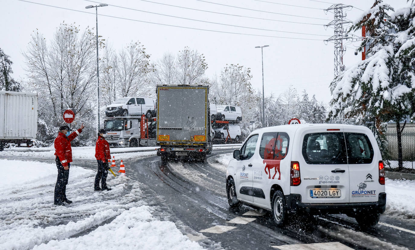 Fotos: Álava, en alerta por la lluvia, la nieve y un Zadorra desbocado