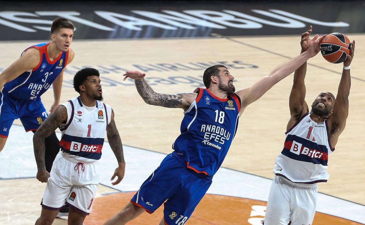 Anadolu Efes - Baskonia | Euroliga Jornada 15: El dúo dinámico doblega al Baskonia