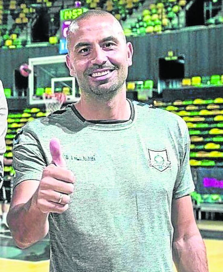 El gallego es desde este año ayudante de Mumbrú en el Surne. 