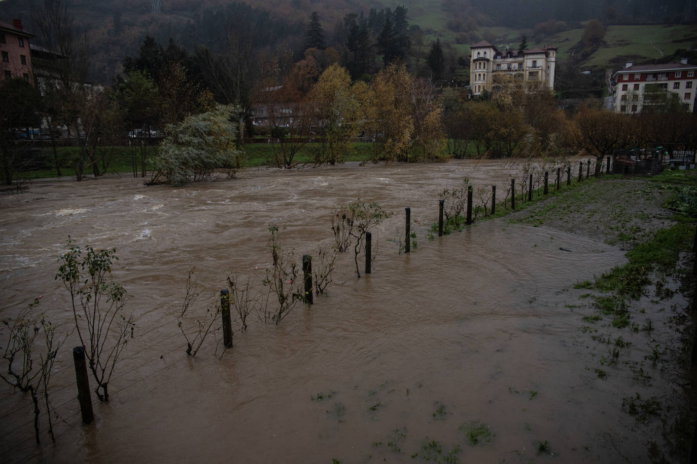 Fotos: Sodupe se autoprotege de las crecidas del río Herrerías