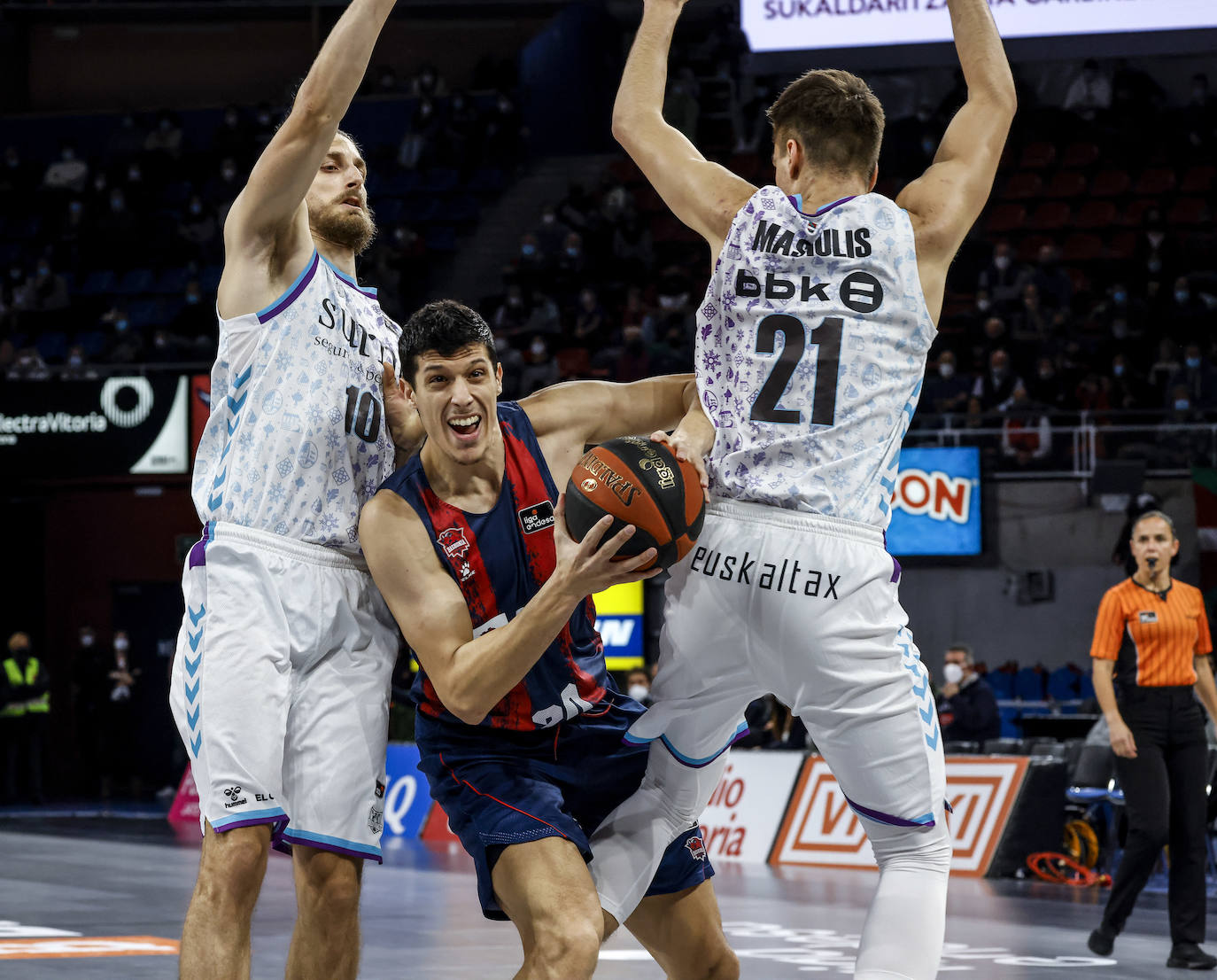 Fotos: Las mejores imágenes del Baskonia-Bilbao Basket